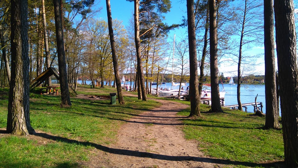 Widok na przystań i linię brzegową