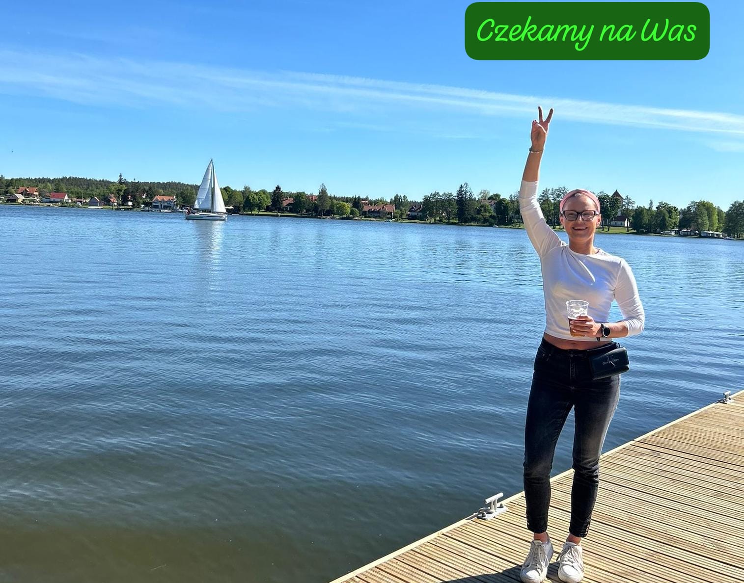 Przystań i łodzie nad wodą